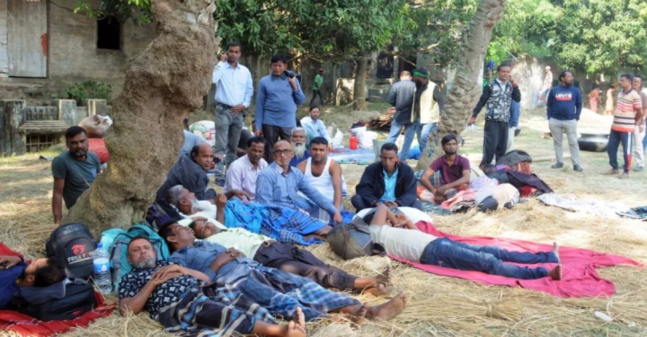 ৩০ কিলোমিটার হেঁটে রাজশাহীর  সমাবেশস্থলে বিএনপি নেতা-কর্মীরা