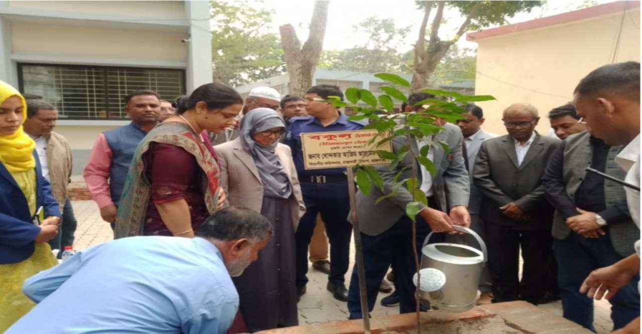 বগুড়া জেলার,আদমদীঘি উপজেলা পরিদর্শনে রাজশাহী বিভাগীয় কমিশনার
