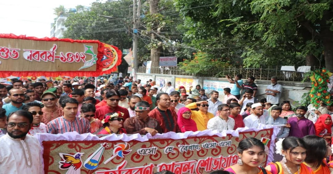 বগুড়ায় আনন্দ শোভাযাত্রা ও র‍্যালীতে বর্ষবরন উদযাপন