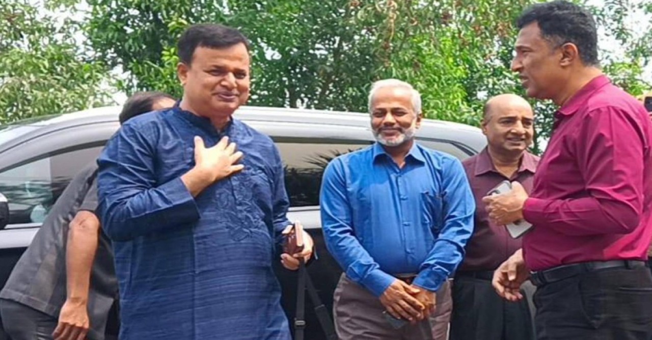 বগুড়ার কাহালু বেতার কেন্দ্র পরিদর্শণ করলেন মহাপরিচালক এ এস এম জাহিদ