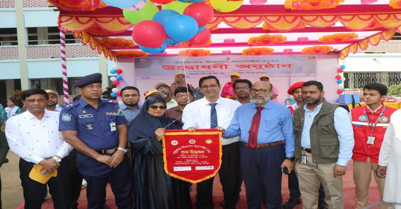 বগুড়ায় টাইফয়েড টিকাদান কর্মসূচির উদ্বোধন করলেন বগুড়া জেলা প্রশাসক - হোসনা আফরোজা