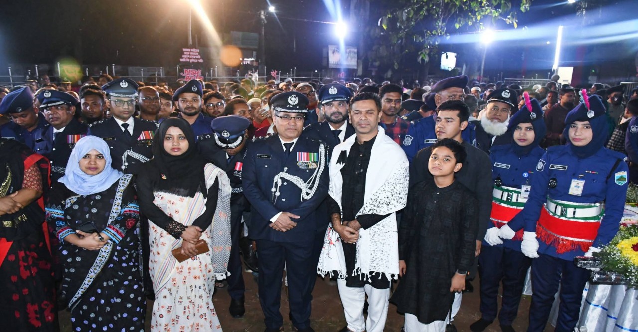 নওগাঁয় ভাষা শহীদদের প্রতি শ্রদ্ধা জানাতে সর্বস্তরের মানুষের ঢল