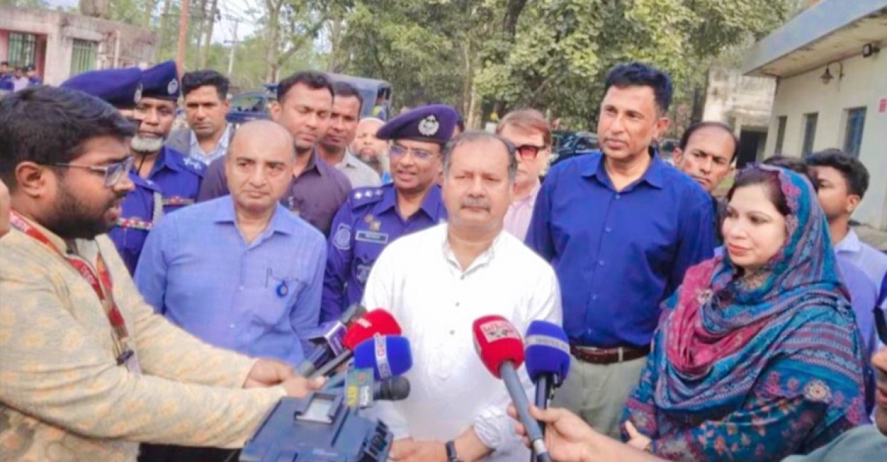 কাহালু বেতার কেন্দ্র পরিদর্শনে তথ্যমন্ত্রী স্বপন, এফএম ব্যান্ডে রূপান্তরের পরিকল্পনা
