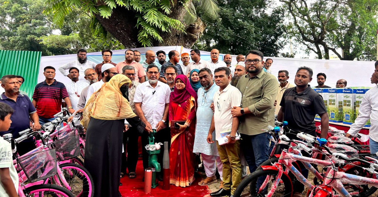 আদমদীঘিতে বিশেষ বরাদ্দে বিভিন্ন উপকরণ বিতরণ করলেন সংসদ সদস্য আব্দুল মহিত তালুকদার