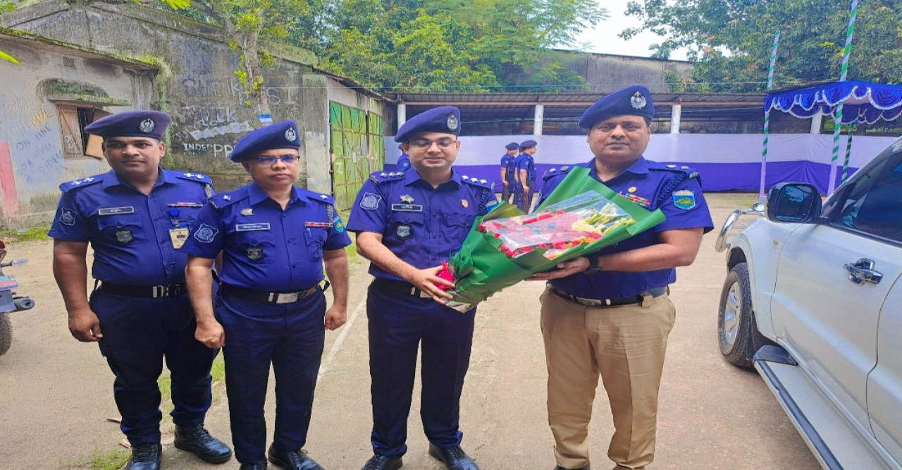 শান্তাহার পুলিশ ফাঁড়ি পরিদর্শন করলেন বগুড়া পুলিশ সুপার: মির্জা সায়েম মাহমুদ