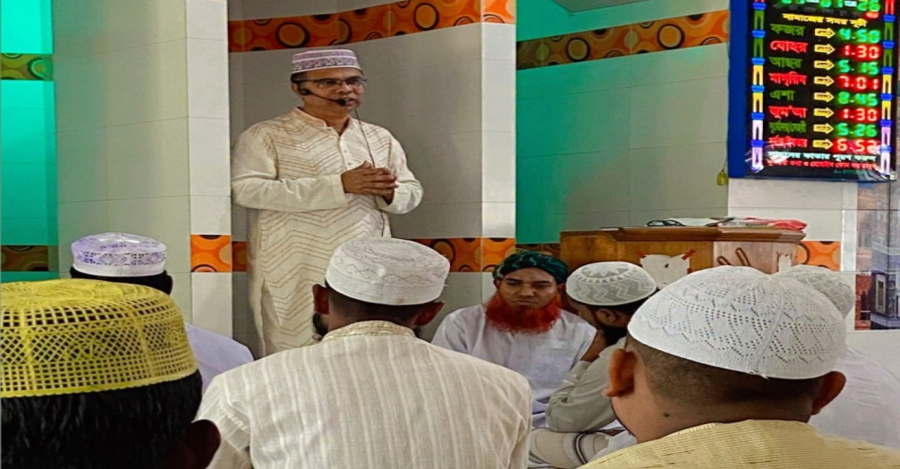 পবিত্র জুম্মার নামাজ পরবর্তী সামাজিক সচেতনতা বৃদ্ধিতে গুরুত্বপূর্ণ বক্তব্য প্রদান করেন ওসি  কামরুজ্জামান মিয়া