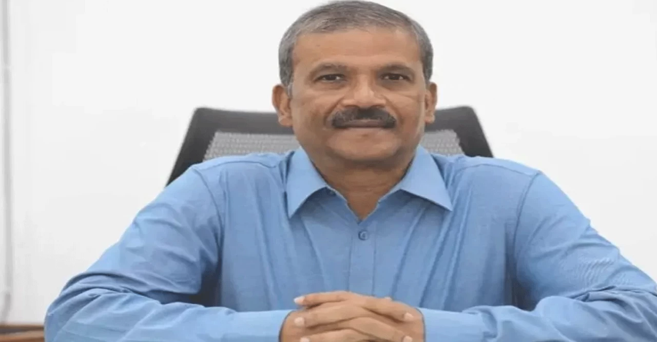 পাগলের প্রলাপের মতো গুজব ছড়ানো হচ্ছে: আসিফ নজরুল