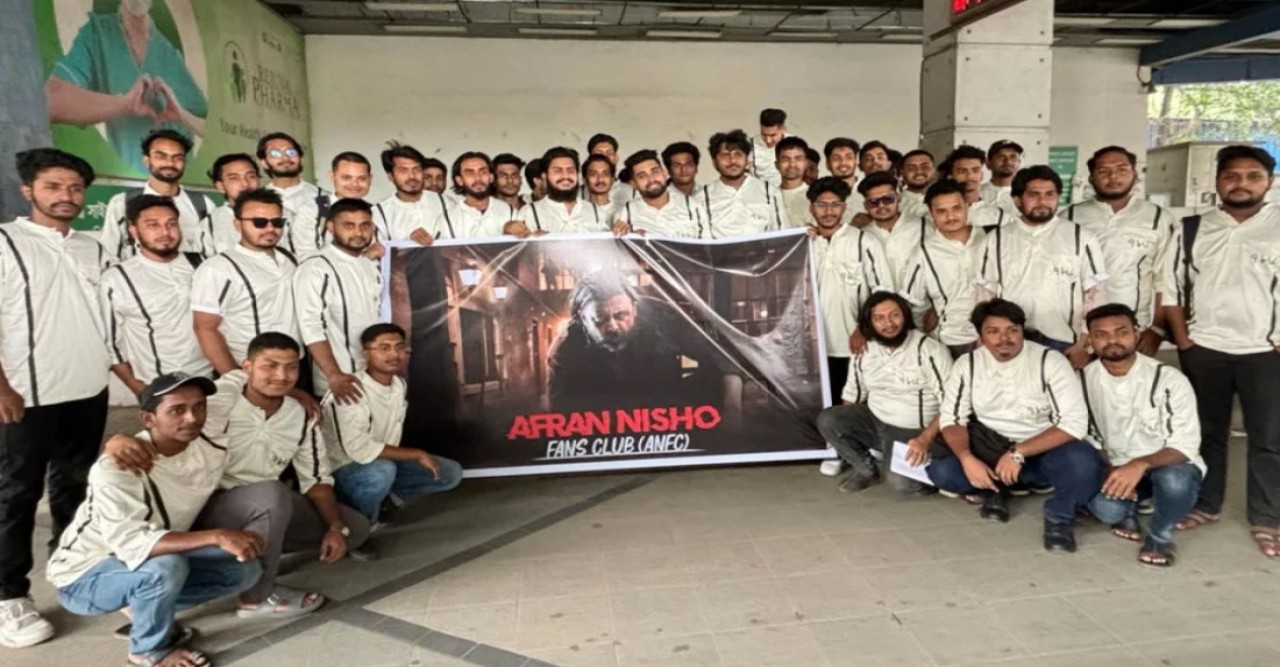 ‘দাগি’ দেখতে কয়েদির বেশে সিনেমা হলে শতাধিক নিশো ভক্ত