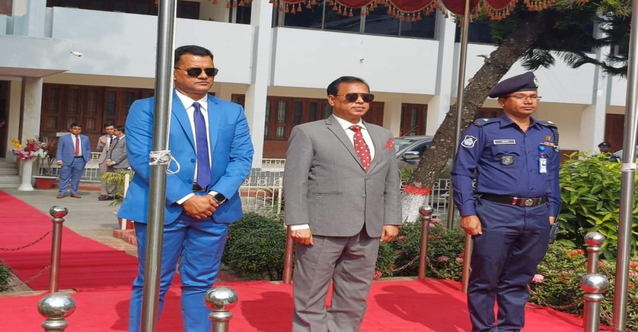 সশস্ত্র বাহিনী দিবস -২০২৩ উপলক্ষে বগুড়ায় রাজশাহী বিভাগীয় কমিশনারের আগমন