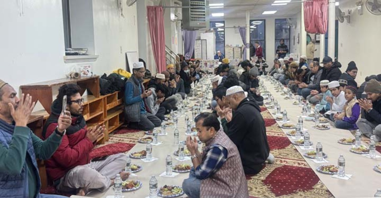 এস্টোরিয়া ওয়েলফেয়ার সোসাইটি  এস্টোরিয়া ওয়েলফেয়ার সোসাইটি দোয়া ও ইফতার মাহফিল  অনুষ্ঠিত