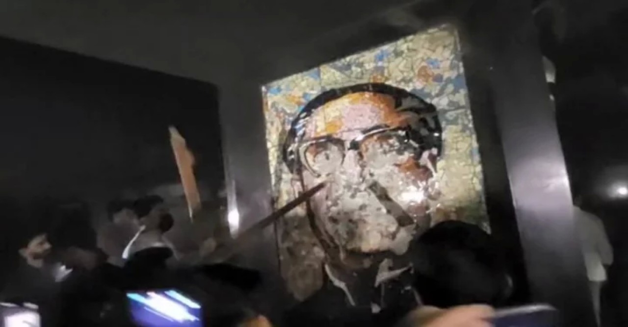 বুলডোজার ছাড়াই ভাঙা হচ্ছে ধানমন্ডি ৩২