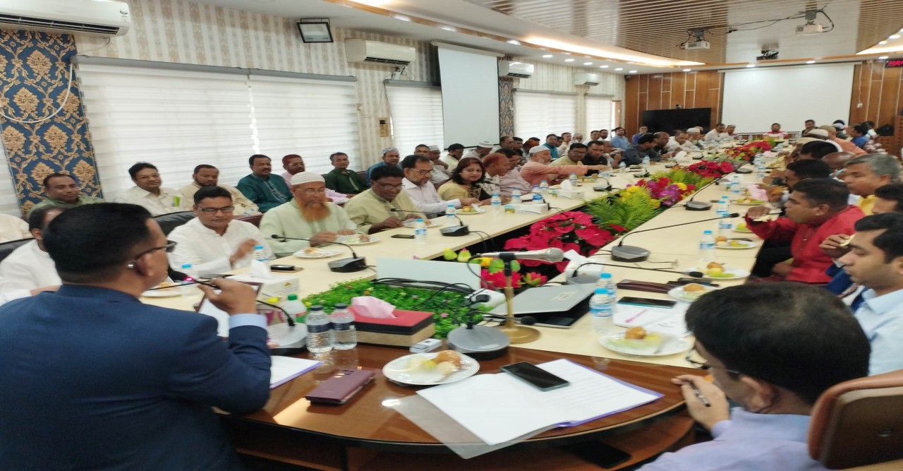 বতর্মান সরকারের উন্নয়ন জনগণের দাড় গোড়ায় পৌছে দিতে হবে- বগুড়া জেলা প্রশাসক