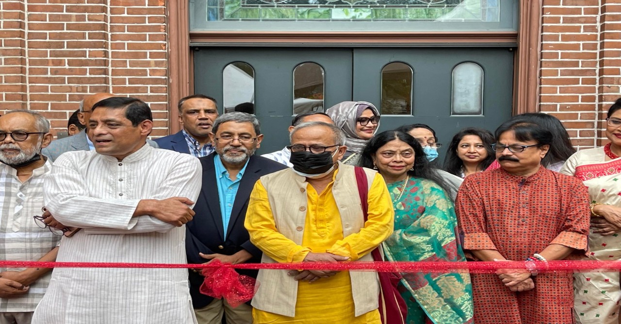 নিউ ইয়র্ক বাংলা বই মেলা- প্রবাসের মাটিতে আরেক বাংলাদেশ--  দেলওয়ার হোসেন