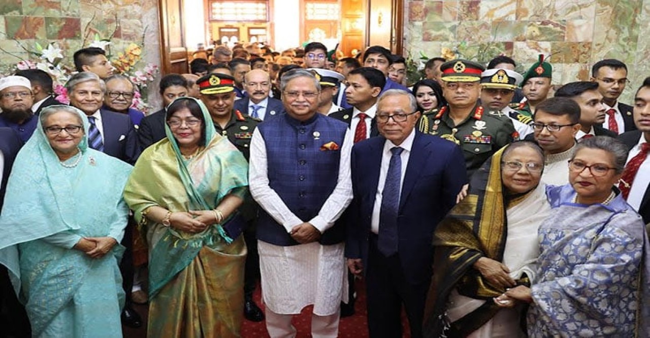 বঙ্গভবনে আবদুল হামিদকে রাজসিক বিদায়ী সংবর্ধনা
