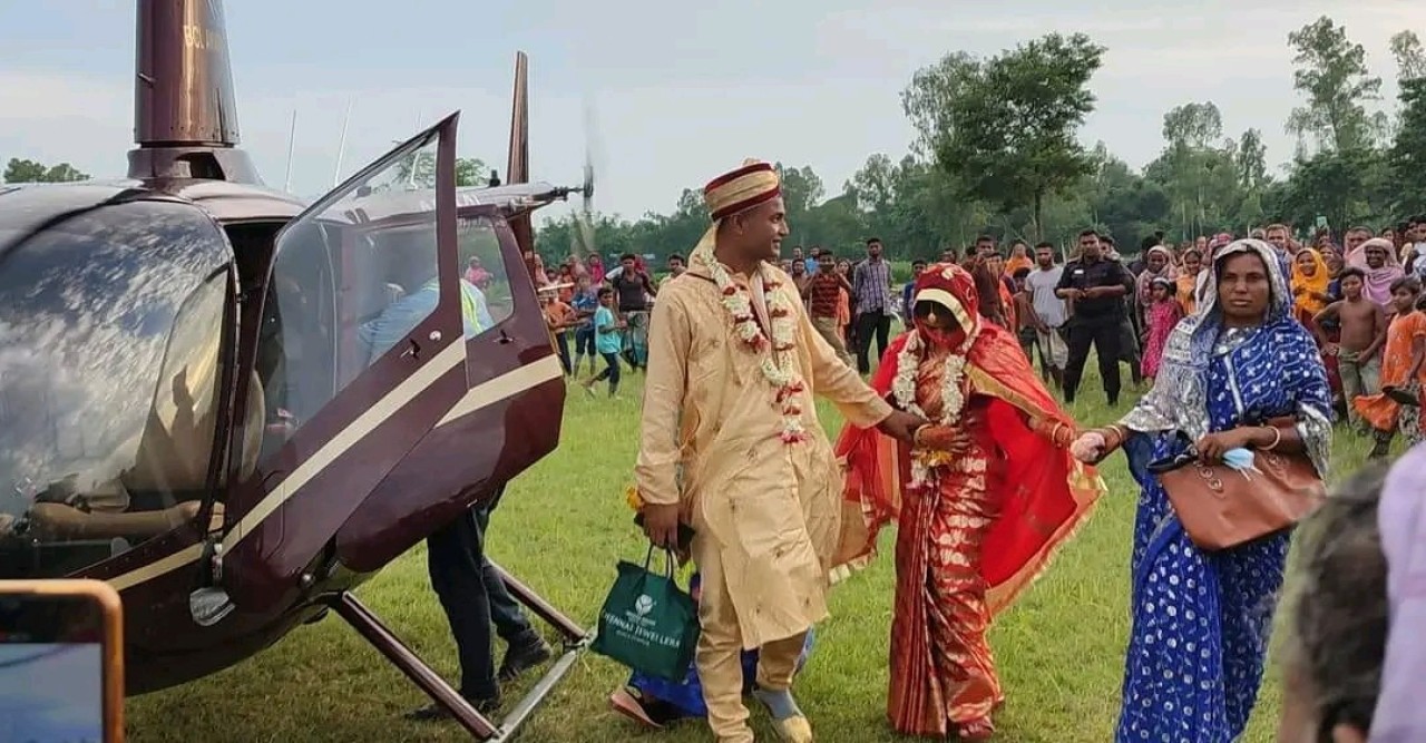 শিবগঞ্জে মায়ের শখ পূরন করতে   আকাশ পথে বউ আনলো প্রবাসী ছেলে
