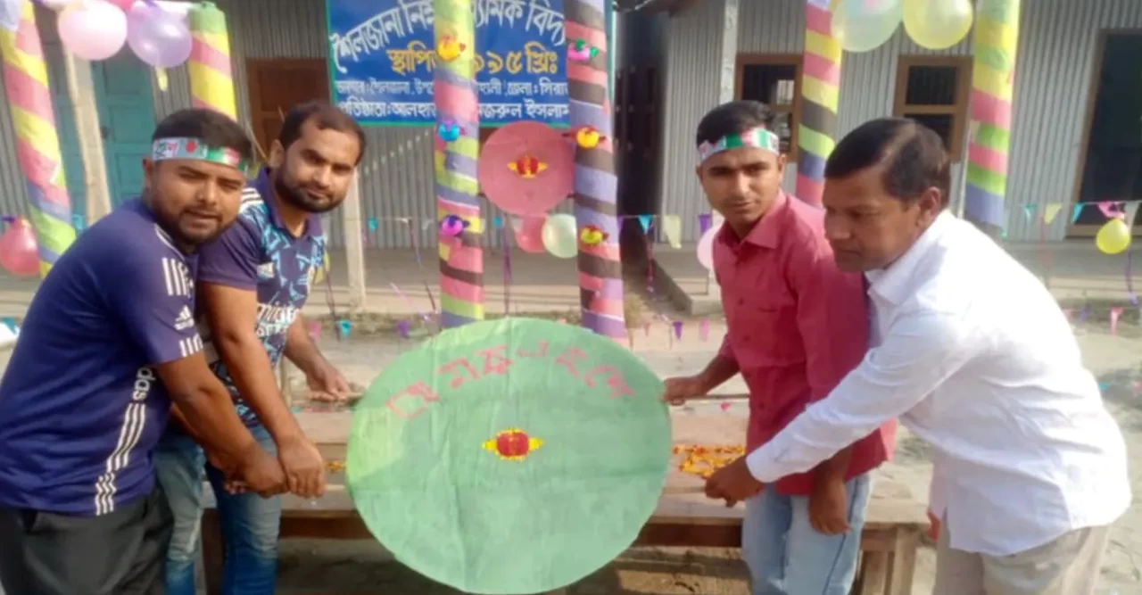 ভাষাসৈনিক মতিনের গ্রামে কলাগাছের মিনারে শ্রদ্ধা
