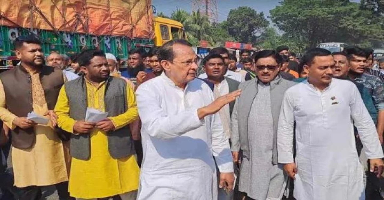১ টাকা ঘুষ খেয়ে থাকলে কান কেটে আপনাদের দিয়ে দেব: হাসানুল হক ইনু