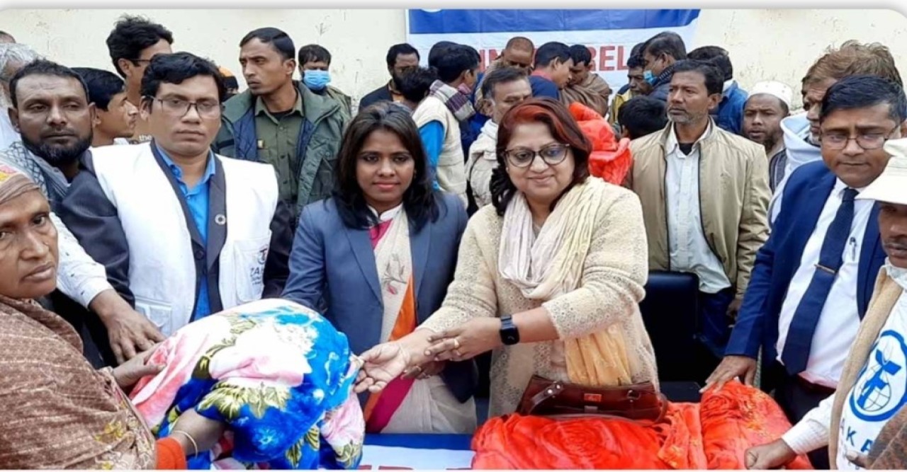 জাকাত ফাউন্ডেশনের কম্বল পেলেন ৪০০ শীতার্ত