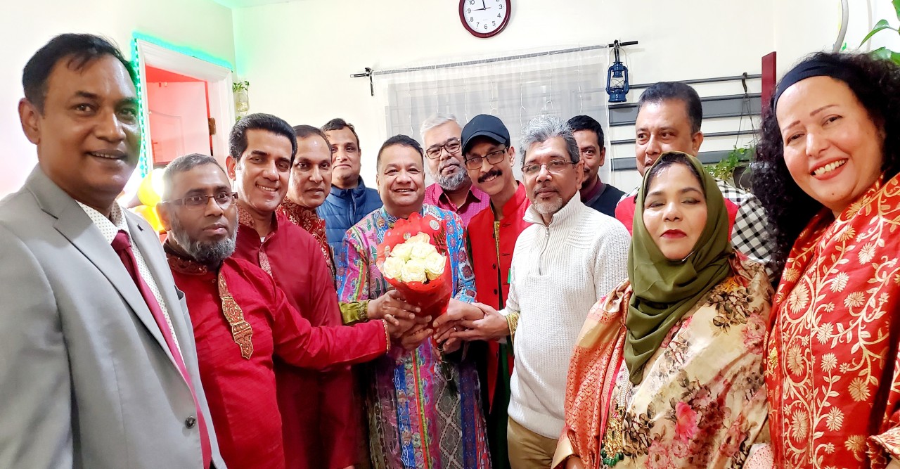 বাঁধ ভাঙা আনন্দ উচ্ছ্বাসের মধ্য দিয়ে চুরাশিয়ানদের  আড্ডা