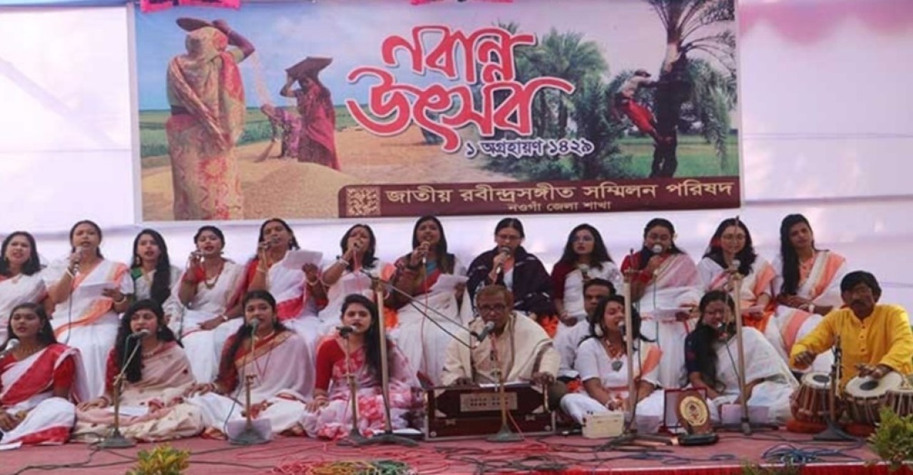 নবান্ন হৃদয়ের বন্ধনকে গাঢ় করার উৎসবে মাতল নওগাঁবাসী