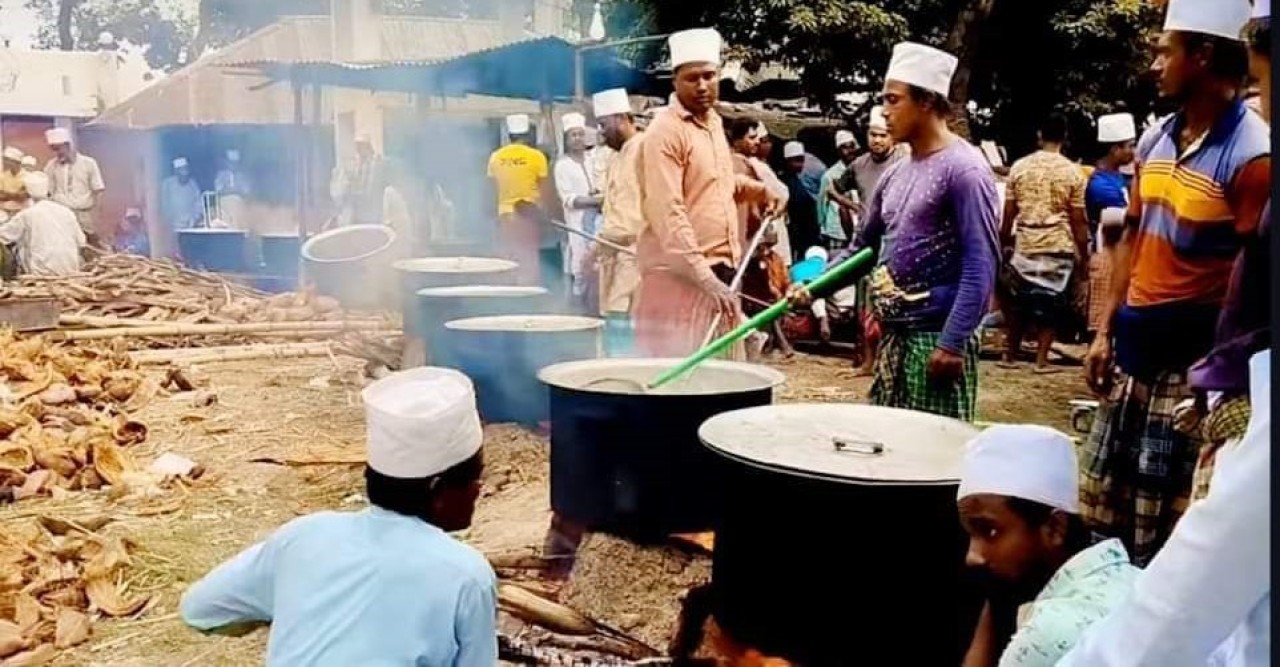 ৮২ মণ চালের ক্ষীরে জয়পুরহাটে নবান্ন মেলা