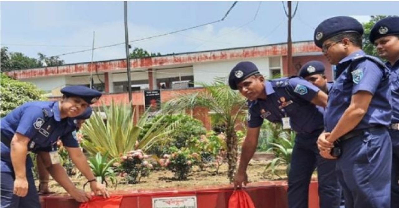 ঠাকুরগাঁও জেলার খবরঠাকুরগাঁওয়ে ঘাসফুলের উদ্বোধন করলেন পুলিশ সুপার
