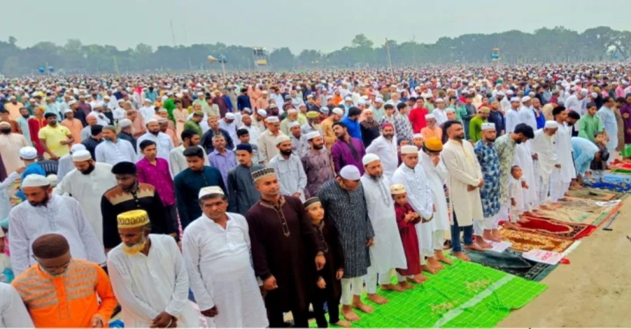দিনাজপুরে ৩ লাখ মুসল্লি’র সমাগমে অন্যতম সর্ববৃহৎ ঈদ জামাত
