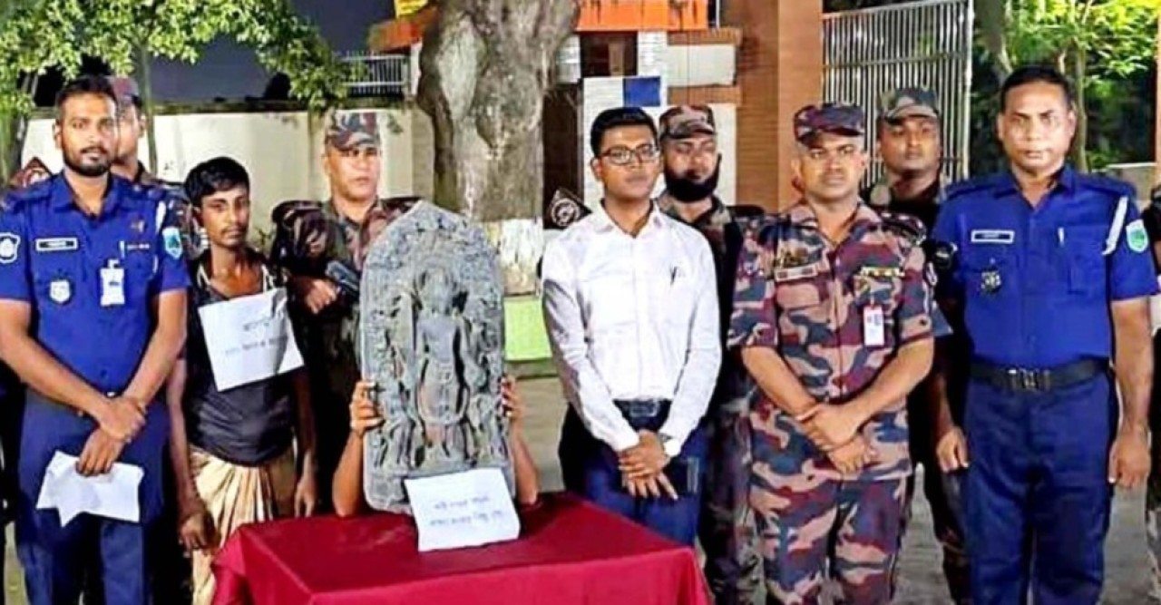 দুপচাঁচিয়ায় কষ্টিপাথরের বিষ্ণুমূর্তি উদ্ধার