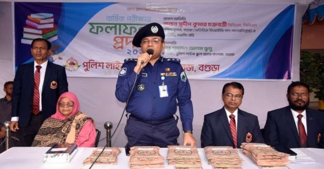 শিক্ষক তার প্রতিটি শিক্ষার্থীকে প্রকৃত মানুষ হিসেবে গড়ে তোলে- এসপি সুদীপ
