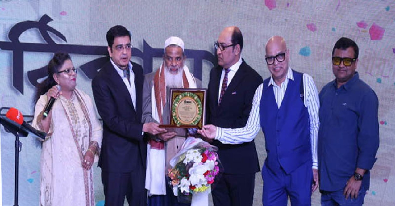 সাপ্তাহিক ঠিকানা’র বর্ষপূর্তী অনুষ্ঠানে এম এম শাহীন