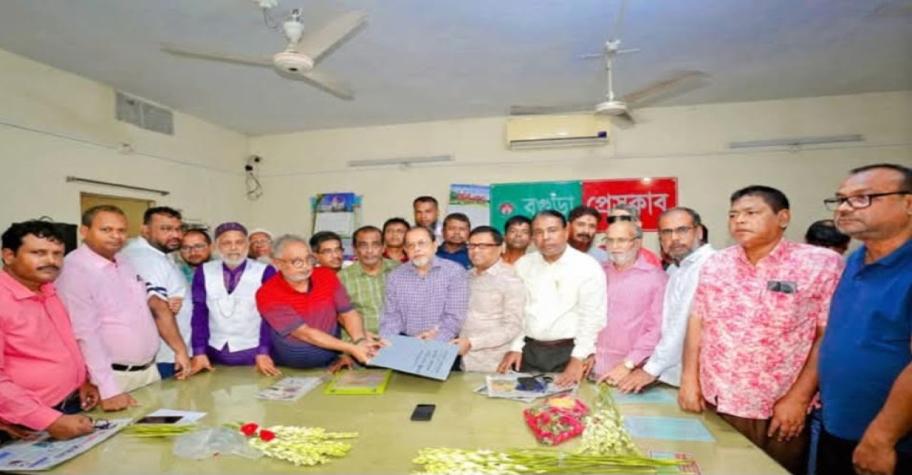 বগুড়া প্রেসক্লাবের নবনির্বাচিত কমিটির কাছে দায়িত্ব হস্তান্তর