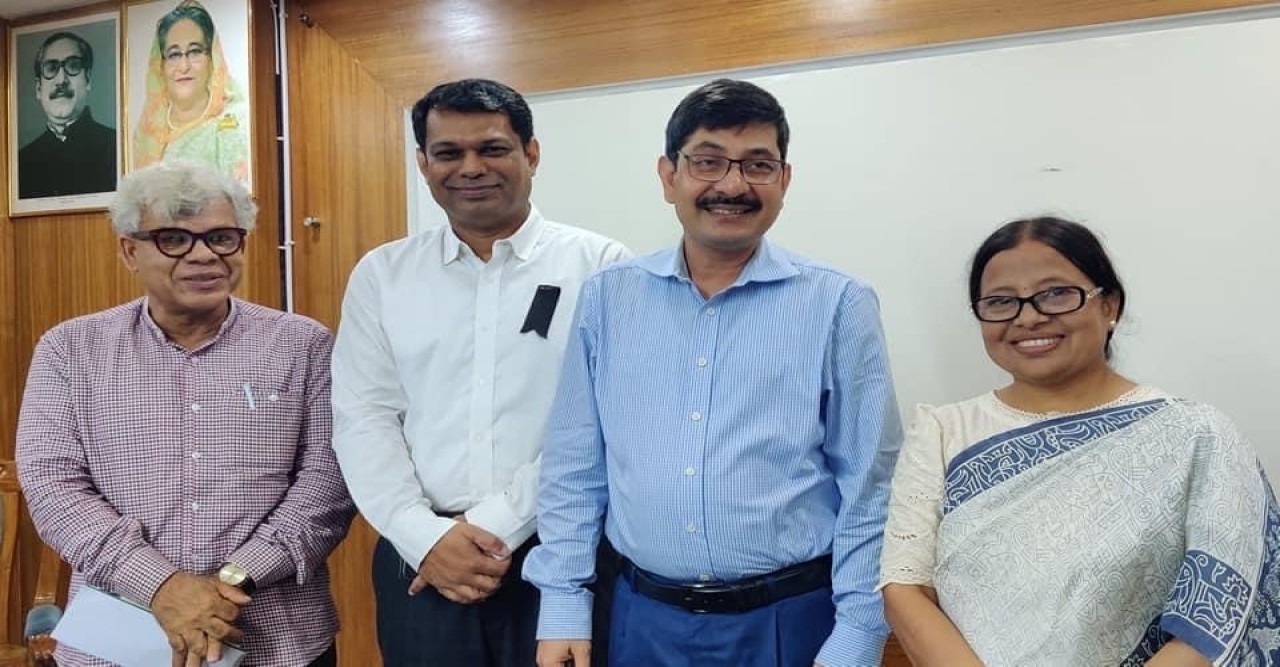 উত্তরবঙ্গ যাদুঘরের উন্নয়নে ১ লক্ষ টাকার দিলেন বিভাগীয় কমিশনার
