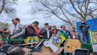 সিটি মেয়রের নেতৃত্বে বাংলাদেশ ডে প্যারেডে  হাজারো প্রবাসীর অংশগ্রহণ