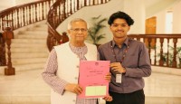সাগর-রুনির সন্তান মেঘের হাতে পূর্বাচলের প্লটের দলিল হস্তান্তর করলেন প্রধান উপদেষ্টা