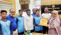 বগুড়ায় ক্ষুদে তিন তারকা ক্রিকেটারকে সংবর্ধনা