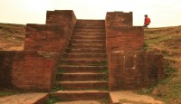 হলুদ বিহার: বিপন্ন ও বিপর্যস্ত প্রত্নস্থাপনা