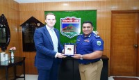 রাজশাহী ডিআইজি  সঙ্গে ব্রিটিশ হাই কমিশনের প্রতিনিধি  Gerard Lyons-এর সৌজন্য সাক্ষাৎ