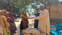 বিশিষ্ট বেতার শ্রোতা এবং সাংবাদিক এম আব্দুর রাজ্জাক এর পক্ষ থেকে  ঈদ উপহার সামগ্রী বিতরণ