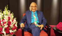 রাজনীতি অর্ধযুগ পর দেশে ফিরছেন প্রবীণ  সাংবাদিক শফিক রেহমান