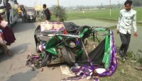 আত্মীয়ের জানাজায় যাওয়ার পথে লাশ একই পরিবারের ৩ জন