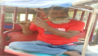 একজন অটো গাড়ি চালক ও বংশীবাদক