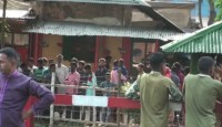 কাঁটাতারের বেড়া ভালোবাসা ভাগ করতে পারেনি!