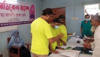 চুয়াডাঙ্গায় বিনামূল্যে হাজার রোগীকে চিকিৎসা ও ওষুধ দিলেন ডাঃ জনি