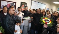 একুশের প্রথম প্রহরে পুষ্পার্ঘ অর্পণের মধ্য দিয়ে নিউইয়র্কস্থ বাংলাদেশ কনস্যুলেট জেনারেলে  মহান শহিদ দিবস উদযাপন