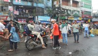 তৃতীয় দিনের মতো বগুড়ায় ট্রাফিক নিয়ন্ত্রণে শিক্ষার্থীরা