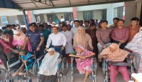 শিবগঞ্জে হুইল চেয়ার, ক্রীড়া সামগ্রী ও বাইসাইকেল বিতরণ
