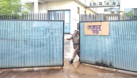 থমথমে গাজীপুর-আশুলিয়া শতাধিক পোশাক কারখানা বন্ধ
