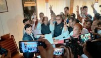 গোলাপের বিরুদ্ধে নকুল, আচরণবিধি লঙ্ঘন করে নৌকা প্রার্থীর মনোনয়ন জমা