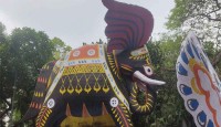 ঢাকা বিশ্ববিদ্যালয় ক্যাম্পাসে ঢোল-বাদ্যে শুরু বৈশাখী শোভাযাত্রা