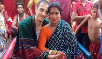 বালিয়াডাঙ্গীপ্রেমের টানে সাড়া দিয়ে ইতালিয়ান যুবক ঠাকুরগাঁওয়ে বিয়ে করেছেন পছন্দের মেয়েকে